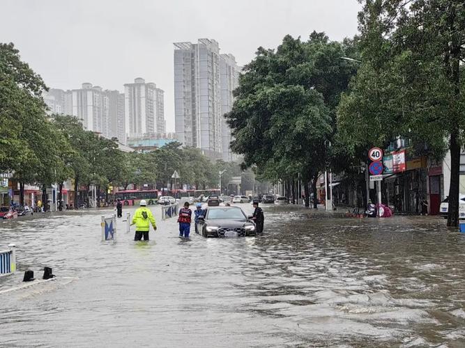 2021年洪水事件有哪些防汛失联干部已遇难怎么办揪心！汉中一出租车撞倒电动车，骑车人掉落汉江下落不明, 你怎么看 荣威(239675)